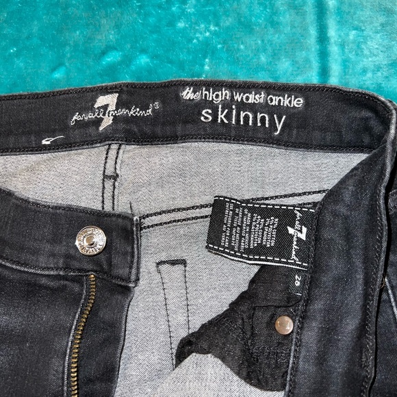 High Rise ankle length - Ripped Knee - Size 28 - Skinny - Picture 6 of 11